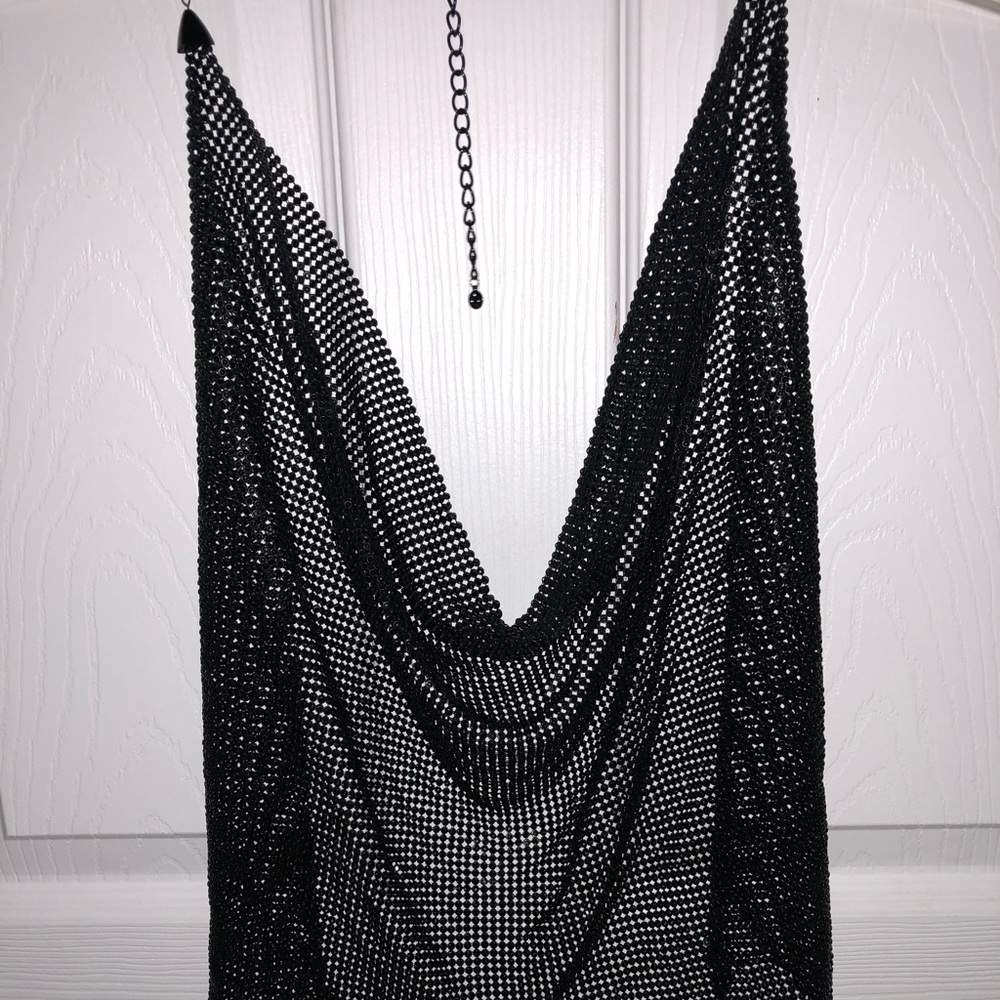 Metal scoop neck too